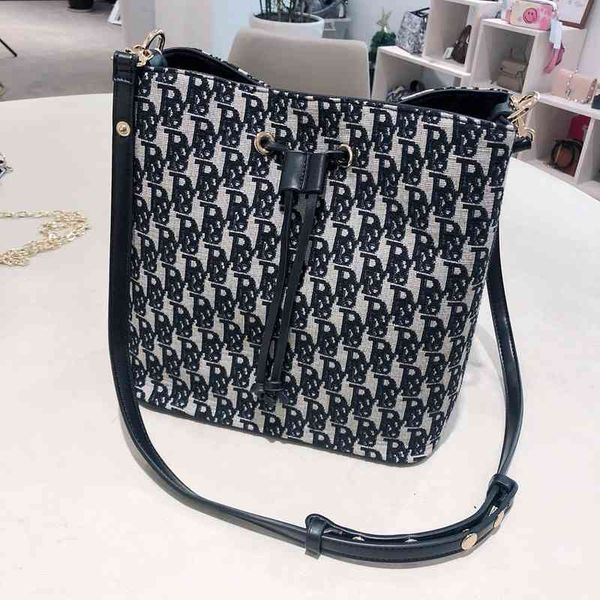 2022 trendy fashion design ladies bags factory direct clothing 2022 new mediaeval large capacity shoulder women's
2022 trendy fashion design ladies bags factory direct clothing 2022 new mediaeval large capacity shoulder women's