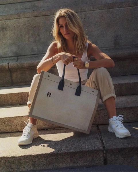 leather handle women letter printed canvas bag full series large-capacity shopping bag 2022 new famous handbag brand totes
leather handle women letter printed canvas bag full series large-capacity shopping bag 2022 new famous handbag brand totes