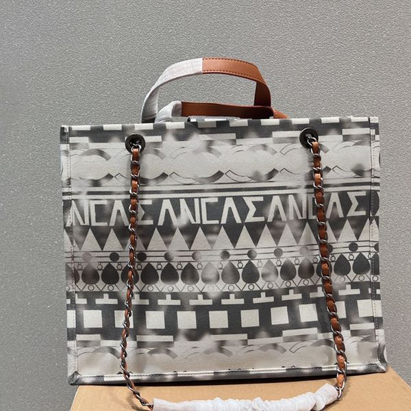 2022 womens tote bag original vintage canvas graffiti print shopping bag designer letter badge silver hardware chain brown leather handle lu
2022 womens tote bag original vintage canvas graffiti print shopping bag designer letter badge silver hardware chain brown leather handle lu