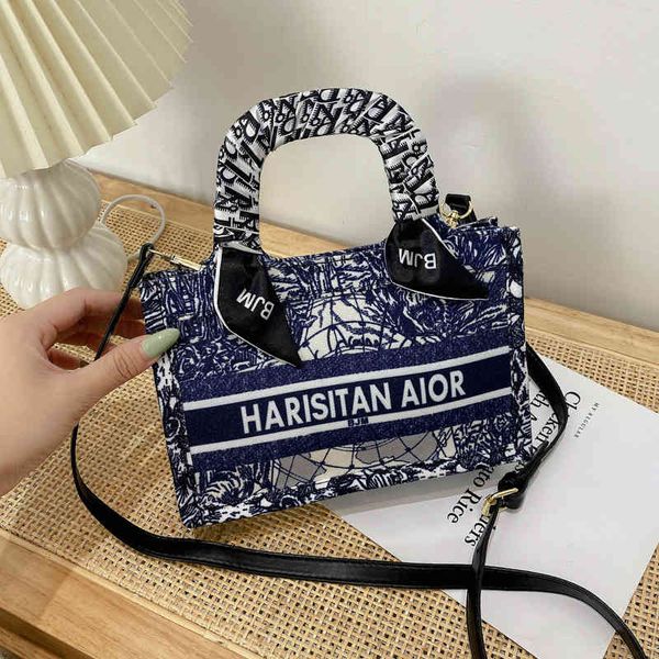 large capacity women's new fashion bird getot one shoulder portable mommy shopping bag
large capacity women's new fashion bird getot one shoulder portable mommy shopping bag
