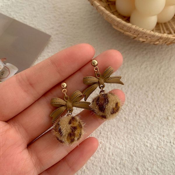 korean style houndstooth geometric heart shape earrings new trendy personalized minority design ear studs womens retro high-grade earrings, Golden
korean style houndstooth geometric heart shape earrings new trendy personalized minority design ear studs womens retro high-grade earrings, Golden