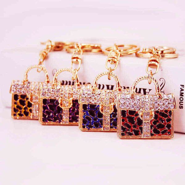 1pc korean-style creative drop oil inlaid crystal handbag modeling car key chain women's bag accessories metal pendant key ring y220725, Silver
1pc korean-style creative drop oil inlaid crystal handbag modeling car key chain women's bag accessories metal pendant key ring y220725, Silver