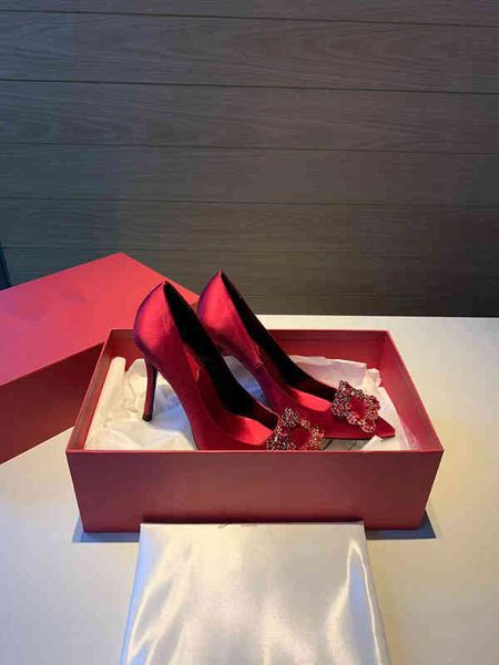 dress shoes satin women's shoes lin xinru tang yan same bride high heels thin wedding dress middle heel single shoe square buckle, Black
dress shoes satin women's shoes lin xinru tang yan same bride high heels thin wedding dress middle heel single shoe square buckle, Black