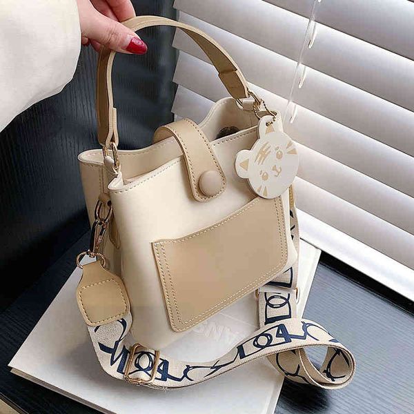 2022 luxury brand fashion design versatile ladies bags portable bucket spring summer 2022 new high sense shoulder msenger
2022 luxury brand fashion design versatile ladies bags portable bucket spring summer 2022 new high sense shoulder msenger