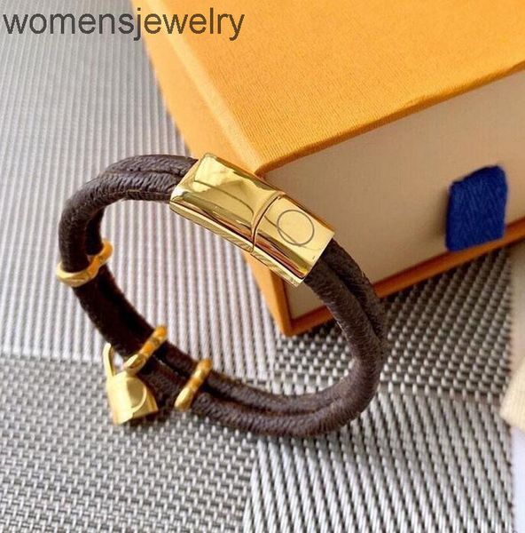 luxury letter bracelet gold bracelets womens mens double deck leather gold buckle brand bangle lock pendants anniversary gift, Golden;silver
luxury letter bracelet gold bracelets womens mens double deck leather gold buckle brand bangle lock pendants anniversary gift, Golden;silver