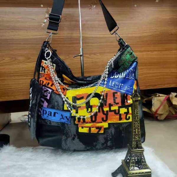 2022 denim graffiti metal chain leather casual shoulder messenger large capacity women's bag luxury designer bolsa de lujo 220614
2022 denim graffiti metal chain leather casual shoulder messenger large capacity women's bag luxury designer bolsa de lujo 220614
