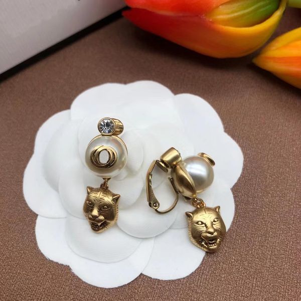 2022 brand original jewelry designer dangle new pearl alphabet tiger head pendant women's personality high-end earrings temperament all, Silver
2022 brand original jewelry designer dangle new pearl alphabet tiger head pendant women's personality high-end earrings temperament all, Silver