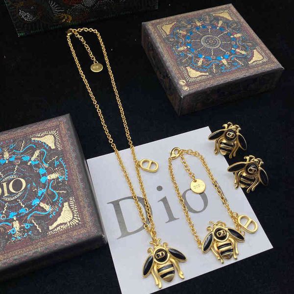 factory outlet new bee star heart letter pig nose necklace bracelet female classic earrings, Silver
factory outlet new bee star heart letter pig nose necklace bracelet female classic earrings, Silver