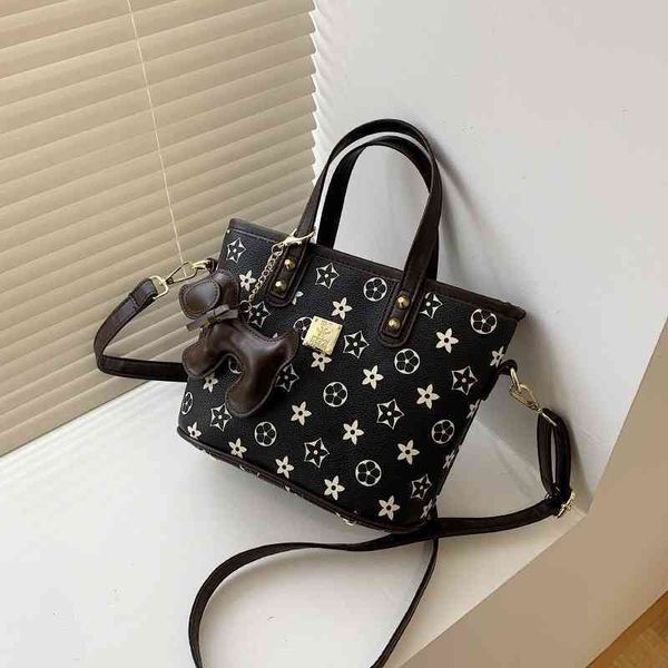 2022 designer handbags new old flower pony pendant hand same women's live broadcast messenger
2022 designer handbags new old flower pony pendant hand same women's live broadcast messenger