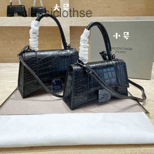 better selling black crocodile pattern patent bright face full leather women's bag handbag messenger fashion versatile
better selling black crocodile pattern patent bright face full leather women's bag handbag messenger fashion versatile