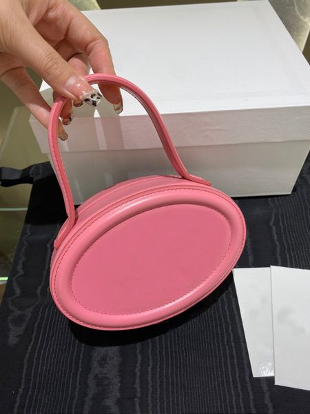 2022 new moon cake bag senior designer small roundbag fashion single shoulder messenger bag clutch wallet cardbag, Red;black
2022 new moon cake bag senior designer small roundbag fashion single shoulder messenger bag clutch wallet cardbag, Red;black
