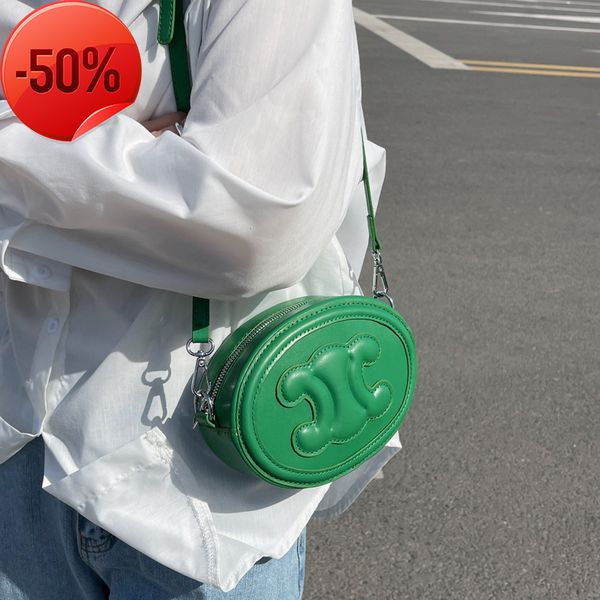 factory directly summer new triumphal arch pu moon cake portable small round one shoulder msenger bag designer bags
factory directly summer new triumphal arch pu moon cake portable small round one shoulder msenger bag designer bags