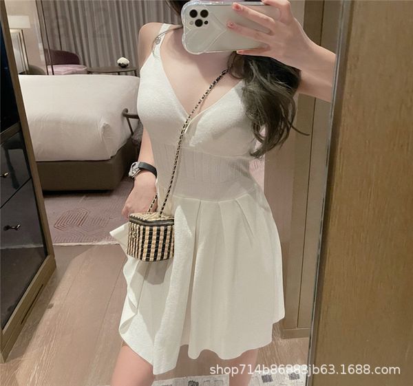 casual dresses designer 2022 early spring new women's hepburn style small black dress high sense white one shoulder suspender strapless, Black;gray
casual dresses designer 2022 early spring new women's hepburn style small black dress high sense white one shoulder suspender strapless, Black;gray
