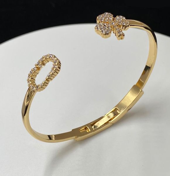 new fashion bangle bracelets luxury designer bracelet jewelry women lady party wedding lovers gift engagement jewelry with box, Black
new fashion bangle bracelets luxury designer bracelet jewelry women lady party wedding lovers gift engagement jewelry with box, Black