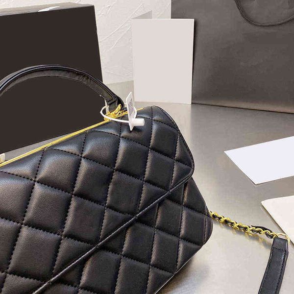 20235a 22p calfskin leather trendy bags handle quilted matelasse chain cc cross body shoulder bag classic flap large capacity famous des
20235a 22p calfskin leather trendy bags handle quilted matelasse chain cc cross body shoulder bag classic flap large capacity famous des