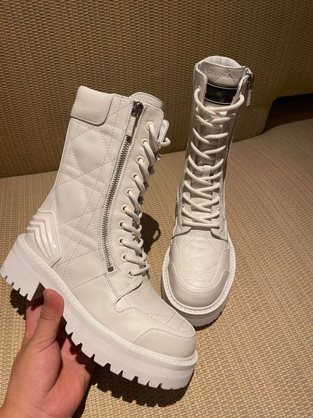 d-leader and ankle boots are fashionable and modern with distinct personality. made of cow leather ands decorated withs quilted rattan patte, Black
d-leader and ankle boots are fashionable and modern with distinct personality. made of cow leather ands decorated withs quilted rattan patte, Black