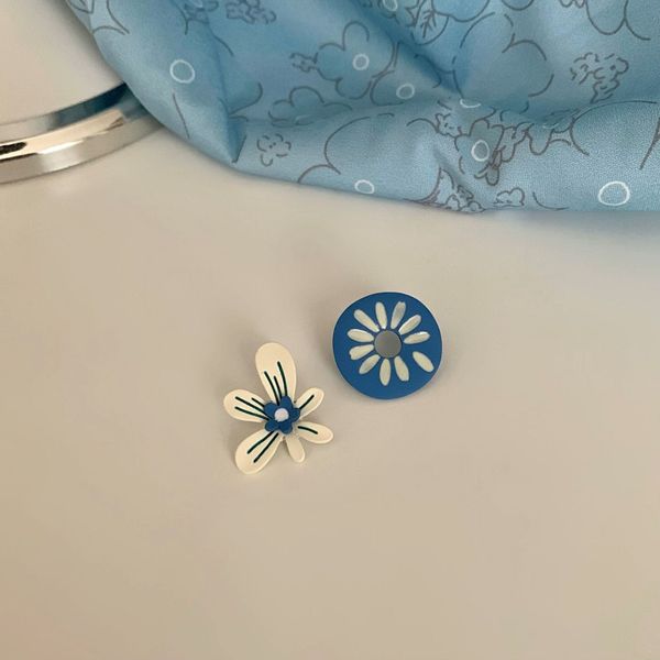 stud sterling silver needle new simple pastoral style flower little daisy stud earrings cute and compact round girl earring, Golden;silver
stud sterling silver needle new simple pastoral style flower little daisy stud earrings cute and compact round girl earring, Golden;silver