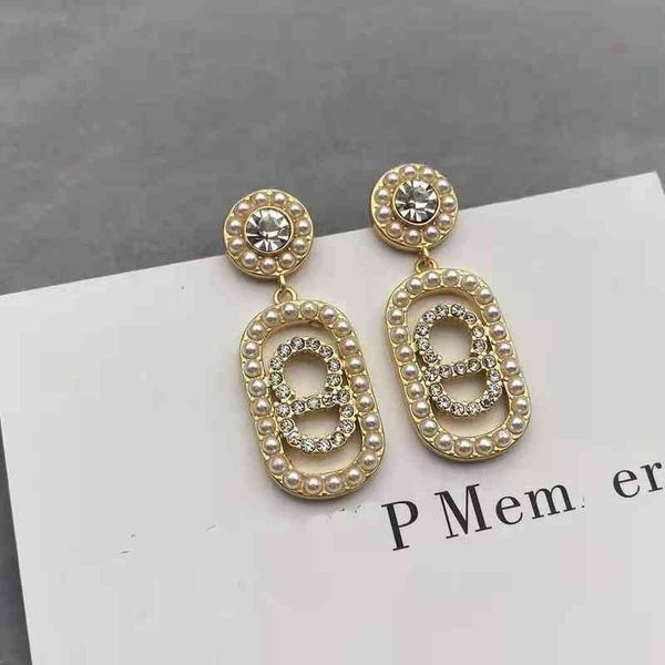 2022 factory wholesale new dijia diamond pearl simple windnet red same earrings, Golden
2022 factory wholesale new dijia diamond pearl simple windnet red same earrings, Golden