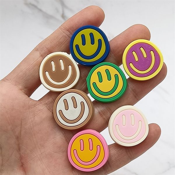single sale colorful pvc shoe buckle accessories funny diy shoes decoration fit pins jibz for charms kid party gift 220707, White;pink
single sale colorful pvc shoe buckle accessories funny diy shoes decoration fit pins jibz for charms kid party gift 220707, White;pink