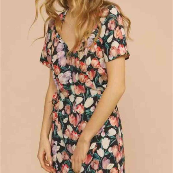 casual dresses legal system ro family spring and summer tulip watercolor printing button side strap waist closing mini dress female, Black;gray
casual dresses legal system ro family spring and summer tulip watercolor printing button side strap waist closing mini dress female, Black;gray