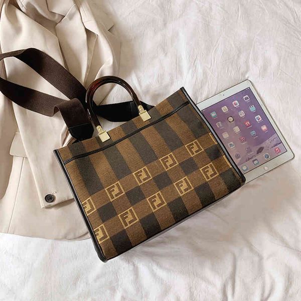 new fashion women's portable capacity shoulder fashion trend ladies wild factory direct sale purses and handbags large crossbody bag fo
new fashion women's portable capacity shoulder fashion trend ladies wild factory direct sale purses and handbags large crossbody bag fo