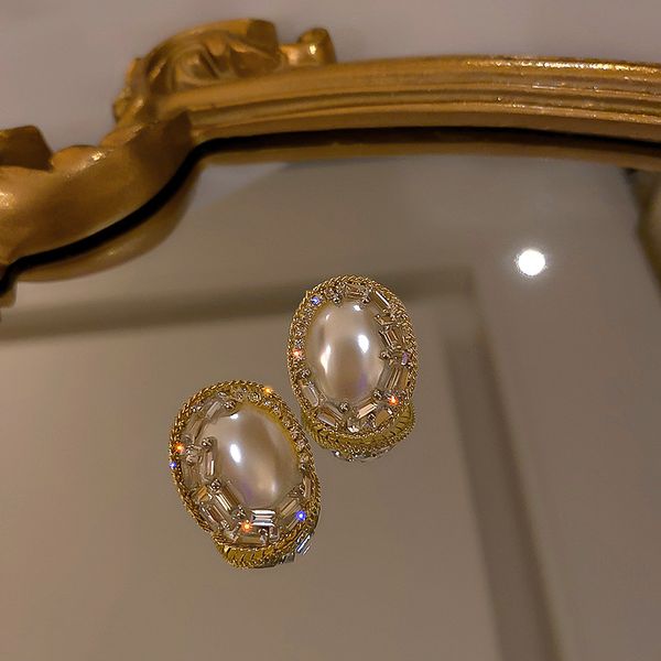 925 silver needle korean dongdaemun geometric ellipse stud earrings zircon pearl earrings internet celebrity temperament fashion eardrop, Golden
925 silver needle korean dongdaemun geometric ellipse stud earrings zircon pearl earrings internet celebrity temperament fashion eardrop, Golden