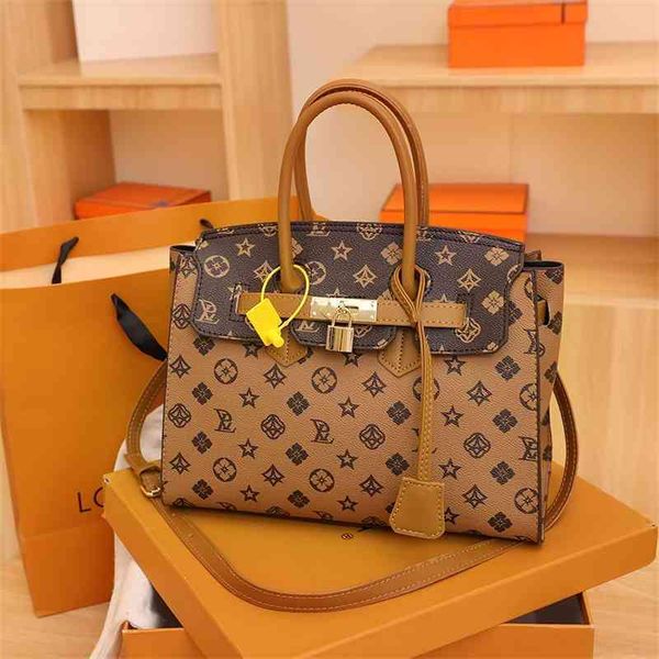 2022 factory wholesale live selling fashion women's high sense printed handbag 4bdm