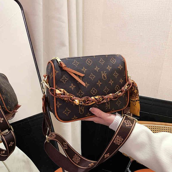 84% off factory wholesale high sense large capacity women's new fashion online red broadband leisure one shoulder messenger
84% off factory wholesale high sense large capacity women's new fashion online red broadband leisure one shoulder messenger