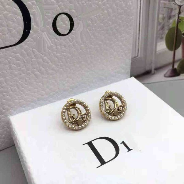 20-year new fashion pearl earrings women's red classic earrings exclusive design jewel, Golden
20-year new fashion pearl earrings women's red classic earrings exclusive design jewel, Golden