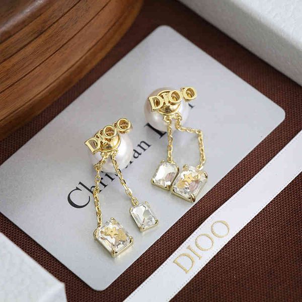 2022 factory wholesale new family's new long pearl earrings red back hanging tassel zircon earrings, Golden
2022 factory wholesale new family's new long pearl earrings red back hanging tassel zircon earrings, Golden