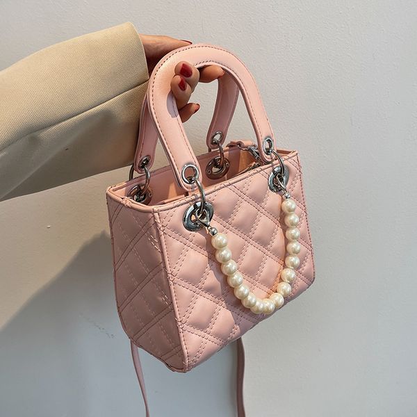 popular bag women's 2022 summer new fashion versatile messenger pearl portable small square crossbody bags wholesale female handbags
popular bag women's 2022 summer new fashion versatile messenger pearl portable small square crossbody bags wholesale female handbags