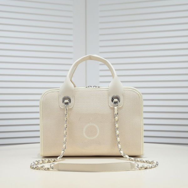 2022 new limited edition women's handbag chevron series large capacity sacoche travel single shoulder bag multi pocket classic hardware
2022 new limited edition women's handbag chevron series large capacity sacoche travel single shoulder bag multi pocket classic hardware