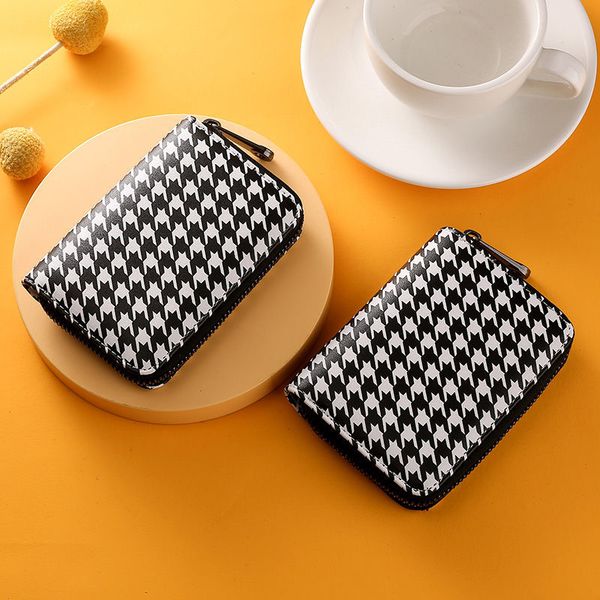 2022 ins style european and american fashion simple high-value credit card bag anti-degaussing anti-theft brush coin purse, Red;black
2022 ins style european and american fashion simple high-value credit card bag anti-degaussing anti-theft brush coin purse, Red;black