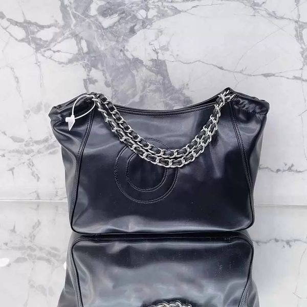 ladies genuine leather shopping bags vintage white black classic handbags double metal chains chain hardware badge pattern shoulder bag tote
ladies genuine leather shopping bags vintage white black classic handbags double metal chains chain hardware badge pattern shoulder bag tote