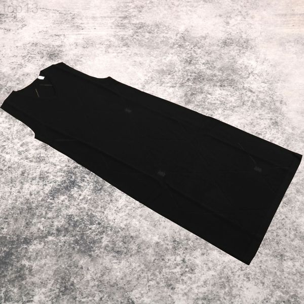 casual dresses designer b21 autumn and winter new women's hollow knitted wool skirt sleeveless bottomed solid color loose over knee ski, Black;gray
casual dresses designer b21 autumn and winter new women's hollow knitted wool skirt sleeveless bottomed solid color loose over knee ski, Black;gray