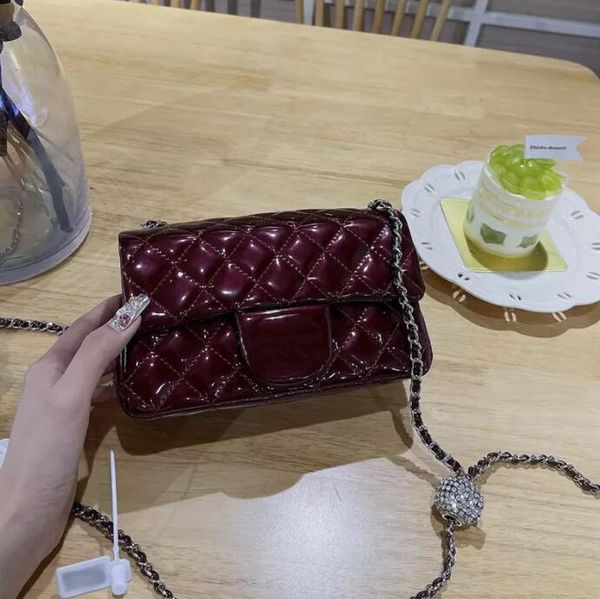 sw glitter patent leather shoulder bag rhinestone drill ball adjuster designer bag silver metal chain strass hardware classic mini flap shim
sw glitter patent leather shoulder bag rhinestone drill ball adjuster designer bag silver metal chain strass hardware classic mini flap shim