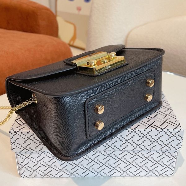 2022 crossbody handbag designer handbags camera bag fationwomen handbags flap wallet stripes shoulder bags tassel pendant 1.11
2022 crossbody handbag designer handbags camera bag fationwomen handbags flap wallet stripes shoulder bags tassel pendant 1.11