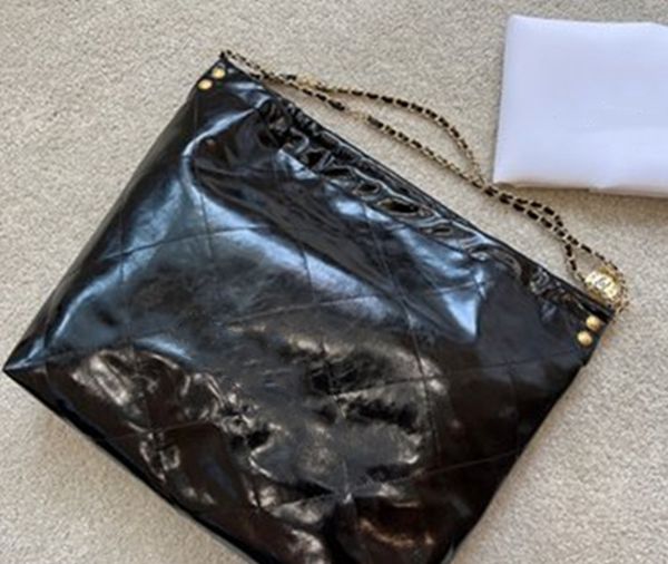 2022 spring and summer new oil waxed leather shopping bag small light compact high-value retro high-end luxury atmosphere and simple designe
2022 spring and summer new oil waxed leather shopping bag small light compact high-value retro high-end luxury atmosphere and simple designe