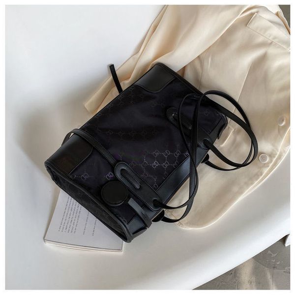 bag female 2022 new large light shoulder capacity waterproof nylon canvas handbag chain cross bags
bag female 2022 new large light shoulder capacity waterproof nylon canvas handbag chain cross bags