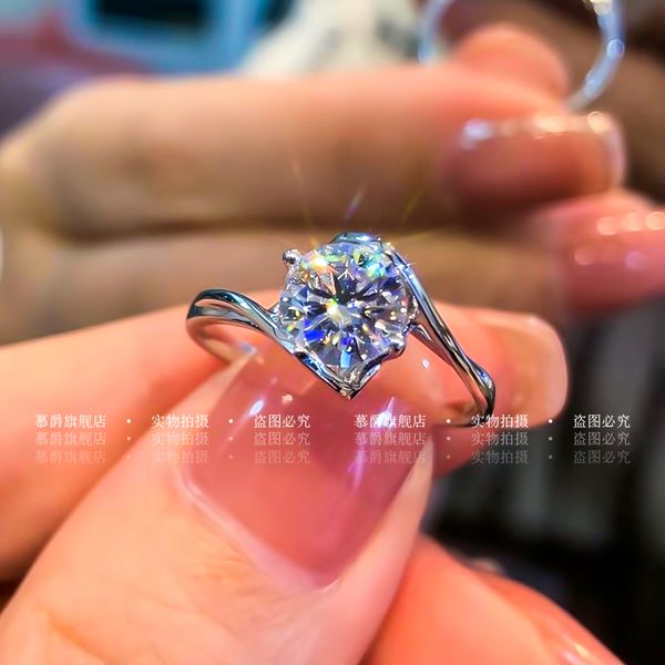 s925 silver ring cute symmetrical hollow heart inlay round solitaire zirconia diamond wedding band for women, Slivery;golden
s925 silver ring cute symmetrical hollow heart inlay round solitaire zirconia diamond wedding band for women, Slivery;golden
