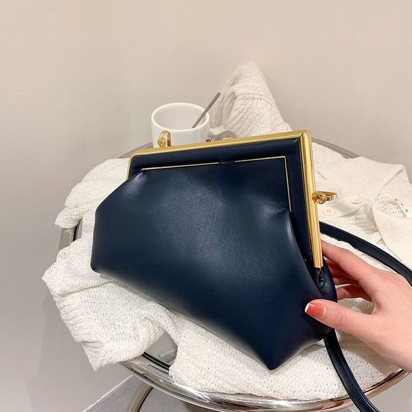 selling designer bags tide brand fdi shoulder bag classic metal double f clip totebag women's luxury diagonal messenger bag curved hand
selling designer bags tide brand fdi shoulder bag classic metal double f clip totebag women's luxury diagonal messenger bag curved hand
