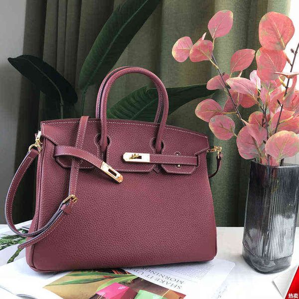 30 35cm high texture wine red platinum bag large capacity leather bride litchi grain cowhide versatile one shoulder bag wedding
30 35cm high texture wine red platinum bag large capacity leather bride litchi grain cowhide versatile one shoulder bag wedding