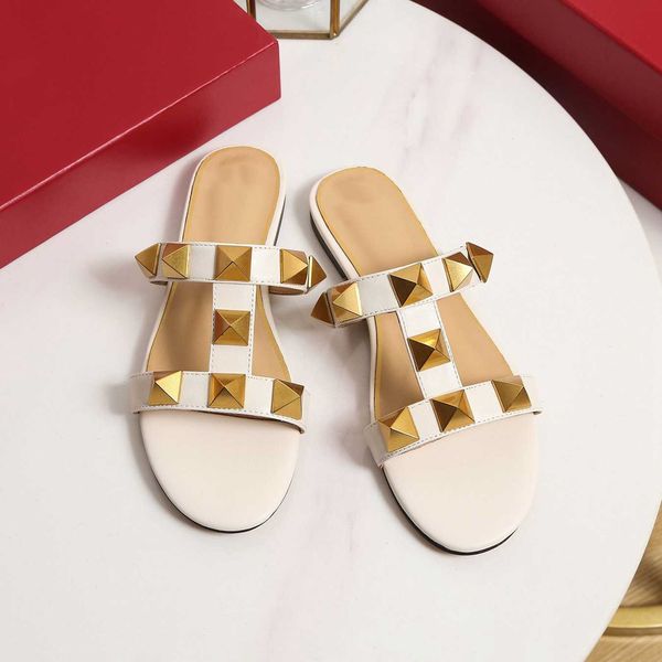 2022 new designer luxury sandals women's roman stud rivet decorative patent leather sandals size 35-42 us4-11 framed box white, Black
2022 new designer luxury sandals women's roman stud rivet decorative patent leather sandals size 35-42 us4-11 framed box white, Black