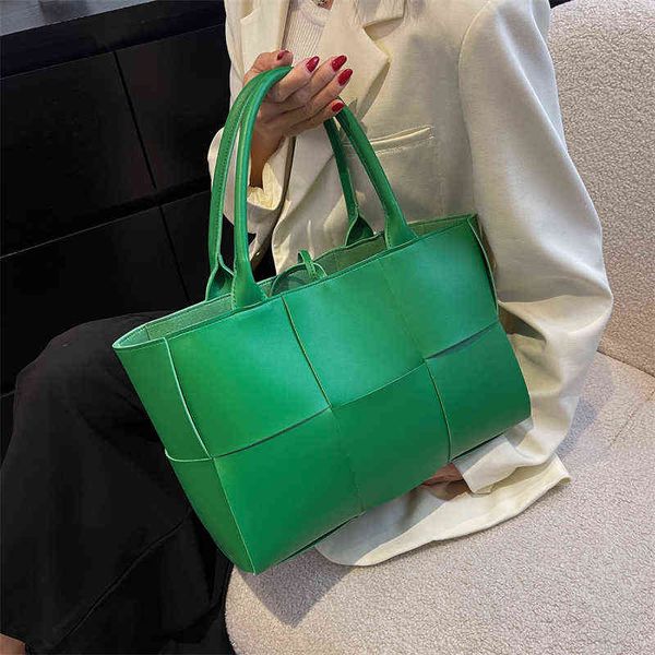 evening bag tote bag 2022 trendy spring women designer handbag office large shoulder side bags with short handle 20220607
evening bag tote bag 2022 trendy spring women designer handbag office large shoulder side bags with short handle 20220607