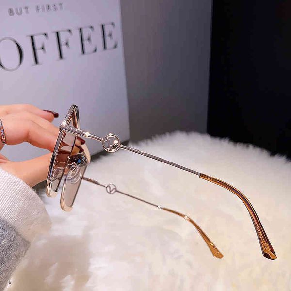 luxury brand designer polarized sunglass women's fashion driving mirror 2022 new trendy men's street vintage sun glasses for men l, White;black
luxury brand designer polarized sunglass women's fashion driving mirror 2022 new trendy men's street vintage sun glasses for men l, White;black