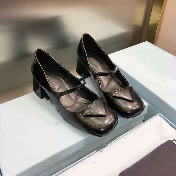 dress shoes summer triangle patent leather round head mary jane shoes p home heel thick shallow mouth single, Black 
dress shoes summer triangle patent leather round head mary jane shoes p home heel thick shallow mouth single, Black