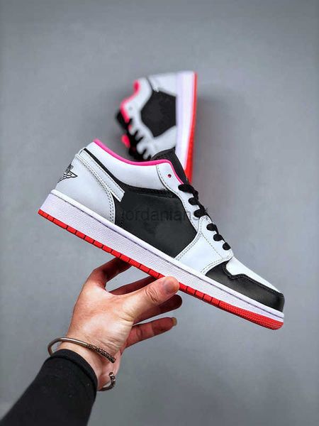 shoes jumpman 1s low retro anthracite/wolf grey-infrared colorway leather trainers 36-46
shoes jumpman 1s low retro anthracite/wolf grey-infrared colorway leather trainers 36-46