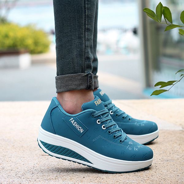 women fashion breathable shake shoes platform vulcanize wedges shoes woman pu leather walking sneakers 220519, Black;white
women fashion breathable shake shoes platform vulcanize wedges shoes woman pu leather walking sneakers 220519, Black;white