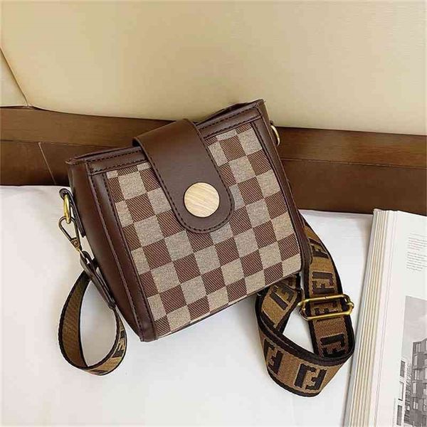 pop checkerboard mobile phone bag ins trend niche wide shoulder strap single diagonal span zslu factory store online 
pop checkerboard mobile phone bag ins trend niche wide shoulder strap single diagonal span zslu factory store online