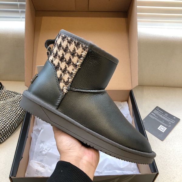 lady ankle boot luxury designer winter snow boot flat heel elegant fashion women shoes warm and comfortable, Black
lady ankle boot luxury designer winter snow boot flat heel elegant fashion women shoes warm and comfortable, Black